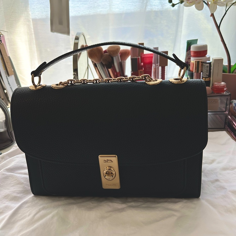 Cute coach bag! Good for everyday use.